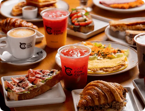Café Conceito — Mesa com variedade de cafés e cafés da manhã